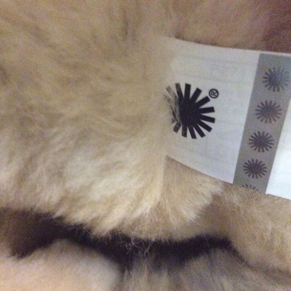 🆕 Authentic chestnut tan UGG pom pom tassel boots - Picture 8 of 8